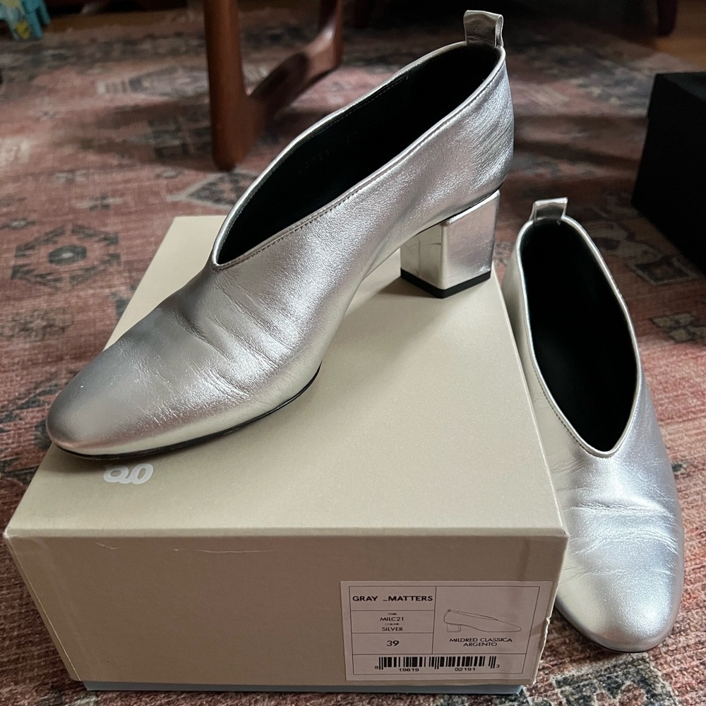 Gray Matters | Mildred Classic | Silver | Size 39 (8.5)